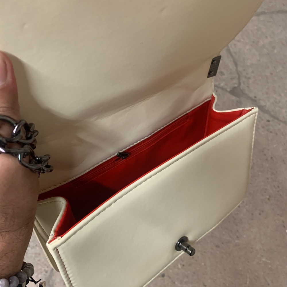 Chevron Quilted Detail with Buckle Closure Chain Strap Shoulder Bag in White - Picture 7 of 9